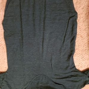 2 old navy tees